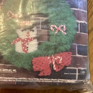 Machrome’ Festive Green Christmas Wreath with Snowman kit